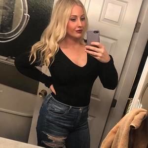 Meet your Posher, Hilary